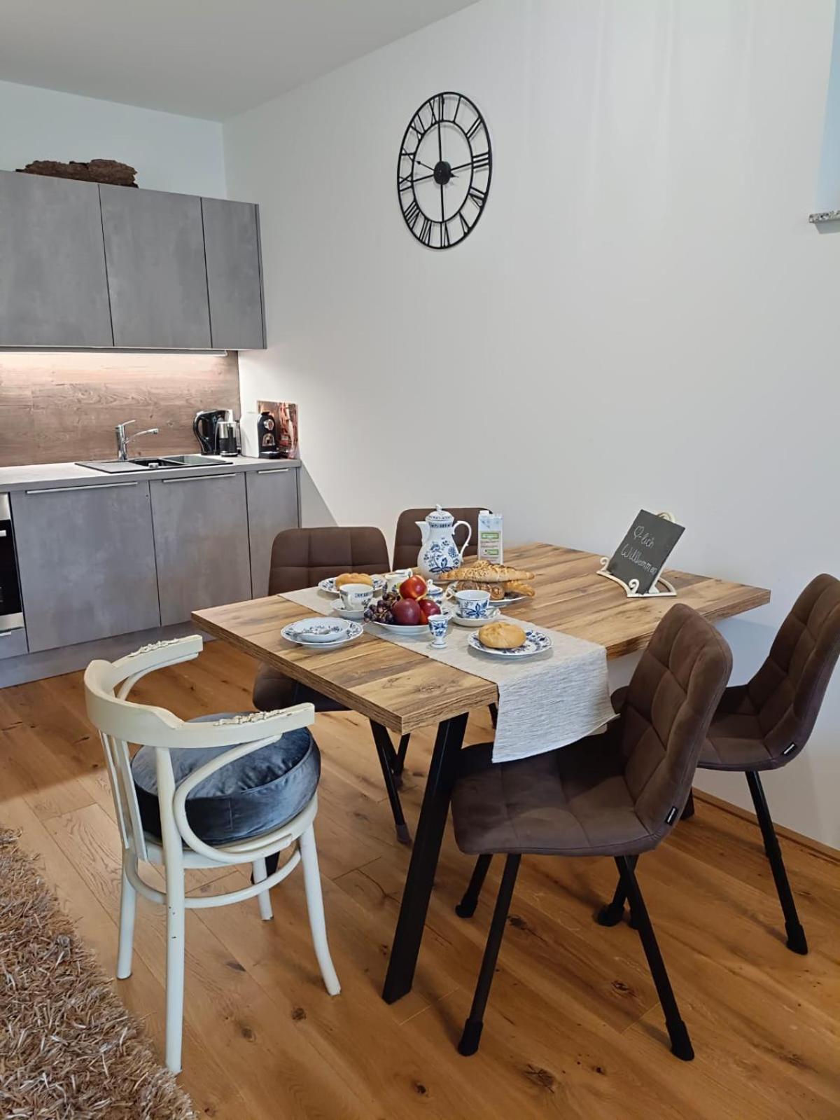 Ferienwohnung Karasek Deluxe 사텐도르프 외부 사진